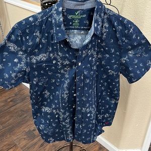Blue paisley pattern American eagle shirt - Slim fit. Worn once
